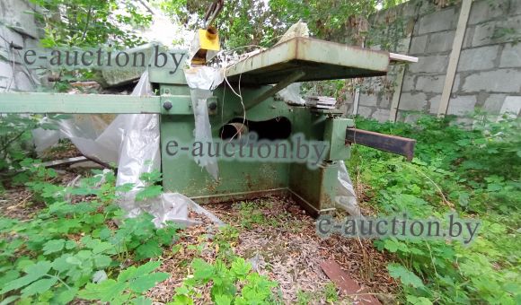 Станок распиловочный (зеленого цвета)