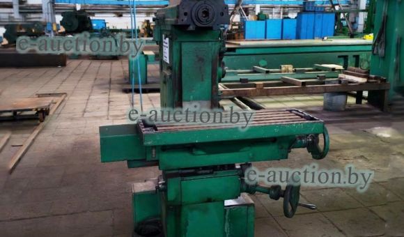 Фрезерный широкоунифицированный станок 676Н