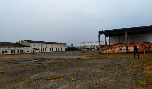 Производственная база в д. Трудовой (Ивановский район), состоящая из 5-ти капитальных строений. 