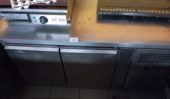 Металлический двухкамерный кухонный холодильник