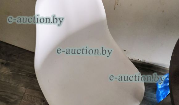 Стул белый пластиковый деревянные ножки №6