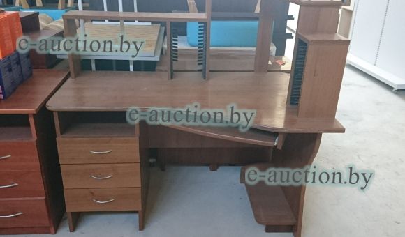 Стол компьютерный