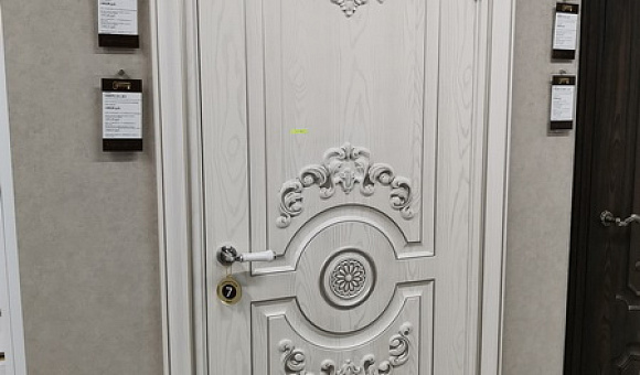 Дверь деревянная модель Амира ДГ с коробкой №64