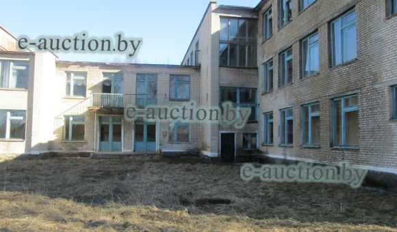 Капитальные строения: здание школы с сооружениями; здание школы с подвалом, тремя сенями, здание тира, здание сарая; туалет