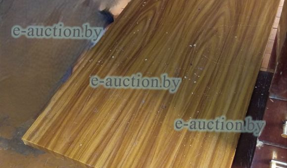 Столик на ножках