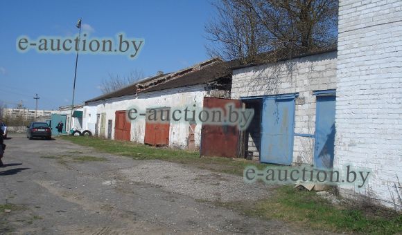 Капитальные строения – одноэтажные блочные гаражи, склады, одноэтажное кирпичное бытовое помещение со складом; 91/250 доли в праве собственности на асфальтобетонное покрытие; кабельная линия электропередач