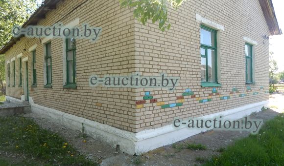 Капитальное строение: одноэтажное кирпичное здание детского сада с двумя бетонными крыльцами, асфальтобетонным покрытием, деревянным ограждением на ж/б столбах