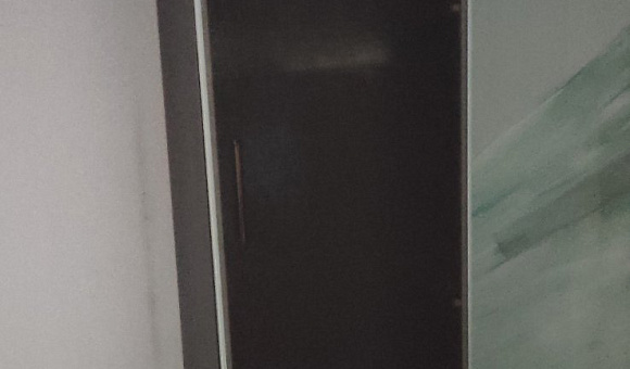Шкаф одностворчатый со стеклянной дверью