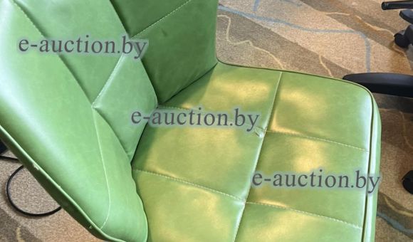 Стул офисный зеленого цвета №40