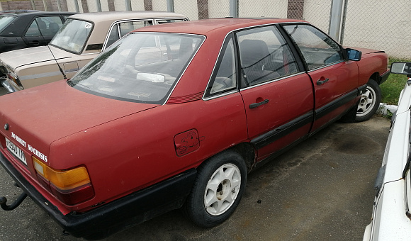 Audi 100, 1985