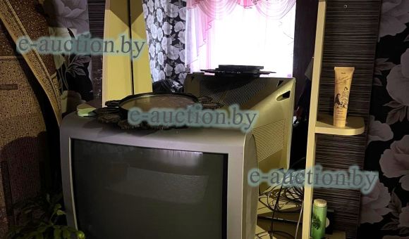 Зеркало с полками