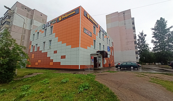 2/5 доли в праве собственности на торговое помещение в г. Витебске, площадью 331.7 м²