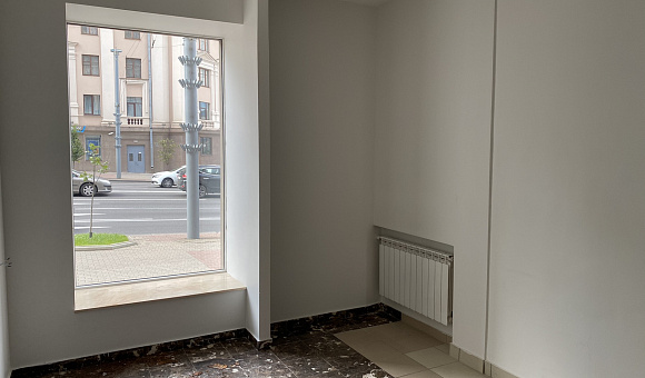 Встроенное помещение магазина на 1-м этаже жилого дома в г. Минске, площадью 99 м²