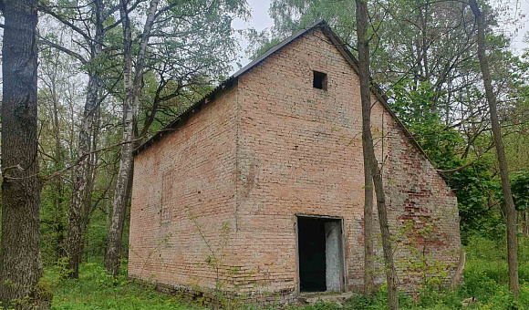 Здание ледника вблизи д. Замшаны (Малоритский район), площадью 55м²