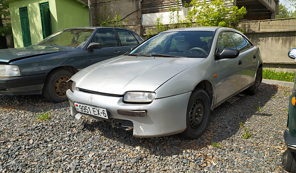 Mazda 323F, 1998