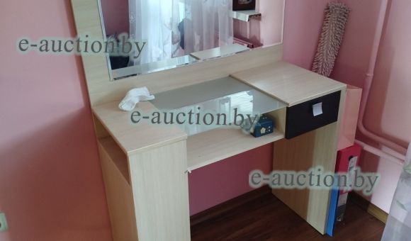 Журнальный столик с зеркалом