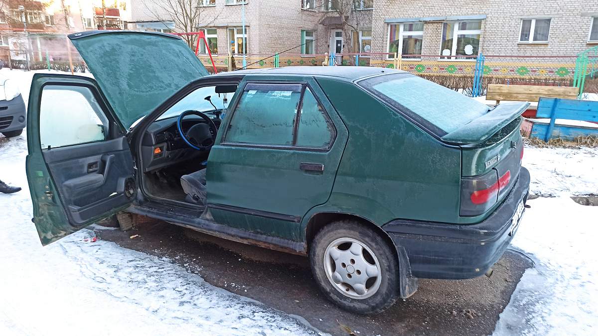 Купить автомобиль Renault 19, 1995 г. в г. Новополоцк - цена 1280 рублей,  фото, характеристики.