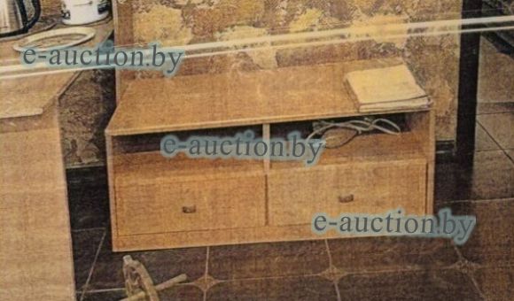 Стол с выдвижными полками