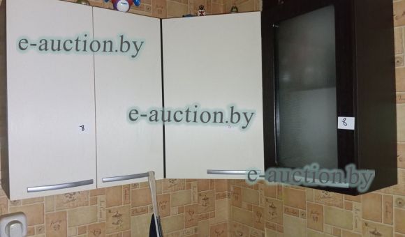 Кухонный гарнитур (4 верхних и 3 нижних шкафчика)