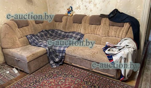 Диван угловой бежевого цвета