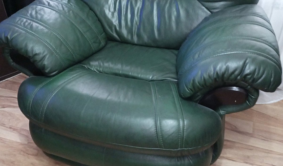 Набор мягкой кожаной мебели, 2 кресла + диван
