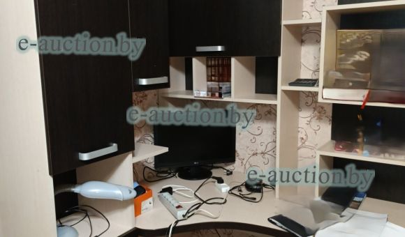 Стол угловой с полками