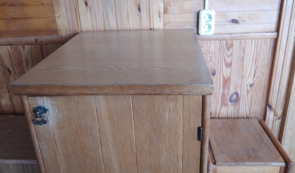 Шкафчик кухонный напольный деревянный