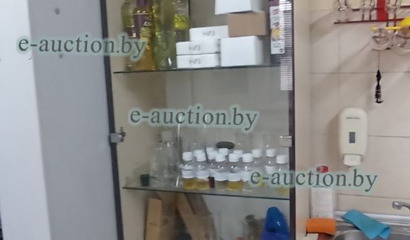 Шкаф лабораторный со стеклом инв.№0000000658