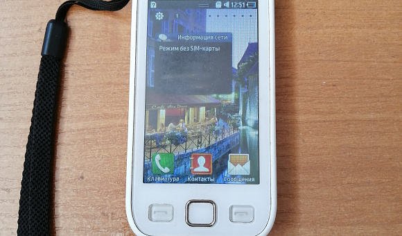 Мобильный телефон Samsung 