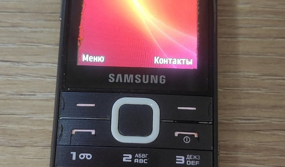 Мобильный телефон Samsung