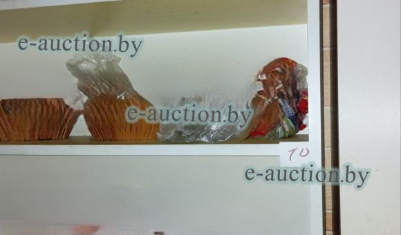 Полка навесная белого цвета