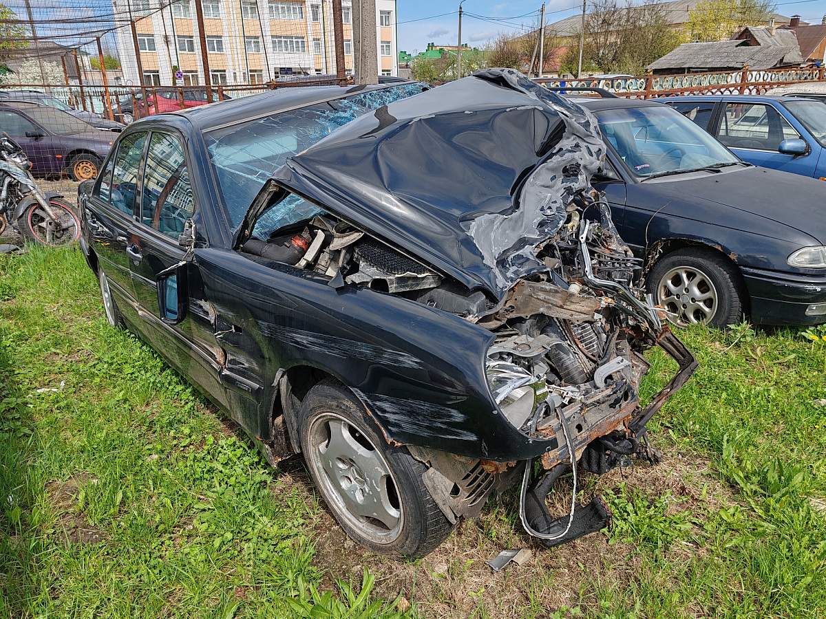 Купить автомобиль Mercedes-Benz 250, 1998 г. в г. Барановичи - цена 970.44  рублей, фото, характеристики.