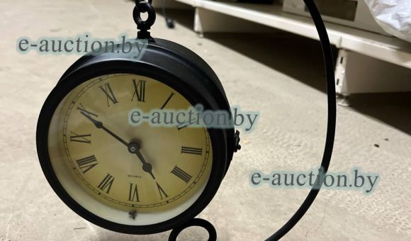 Часы на подножке